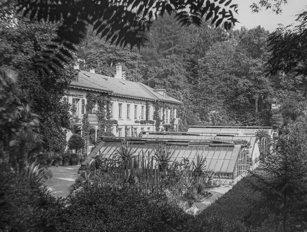 Ungefähr 1886 Institutsgebäude nach Erweiterung anstelle Orangerie