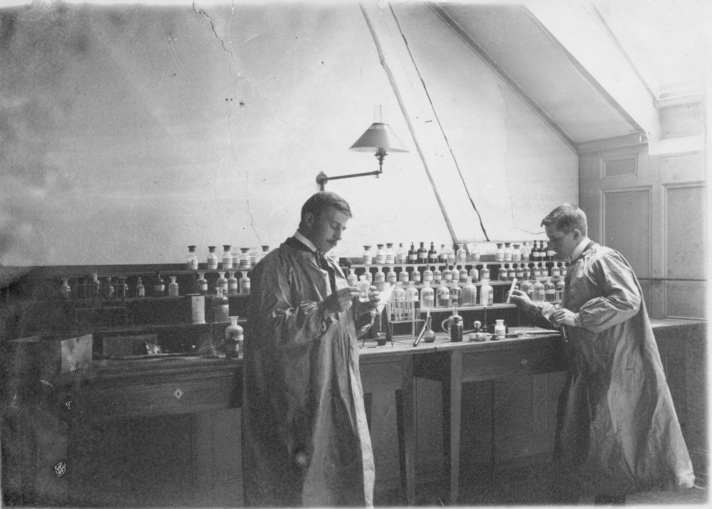 1901ca_Chemielabor d Gymnasiums_von Wattenwil und Luster